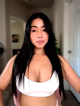 Snapshot of JazzieXo chatting on 17, 12, 2025 JazzieXo online show from 17, 12, 2025