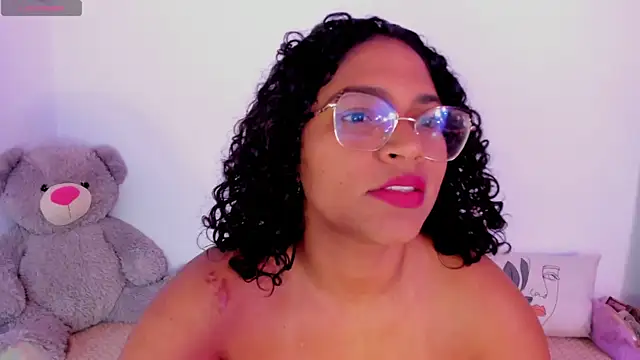 Snapshot of iriss_25 chatting on 28, 11, 2025 iriss 25 online show from 28, 11, 2025