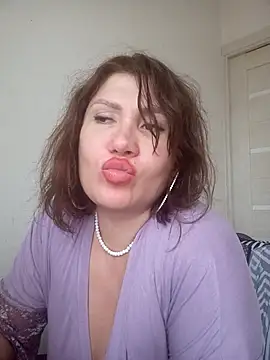 Snapshot of ROXOLANAA_SEXY chatting on 18, 10, 2025 ROXOLANAA SEXY online show from 18, 10, 2025