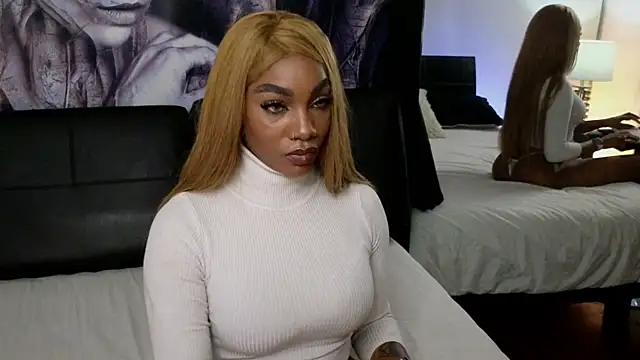 Snapshot of emely_brandon chatting on 18, 11, 2025 emely brandon online show from 18, 11, 2025