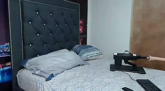 Snapshot of Sara_castillo1 chatting on 6, 3, 2025 Sara castillo1 online show from 6, 3, 2025