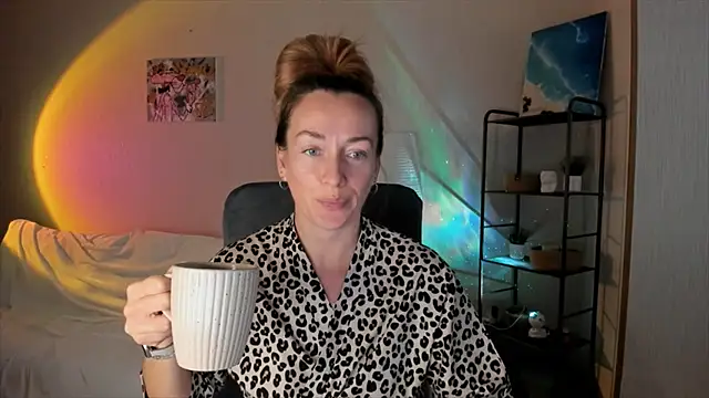 Snapshot of RebeccaMartinez chatting on 15, 10, 2025 RebeccaMartinez online show from 15, 10, 2025