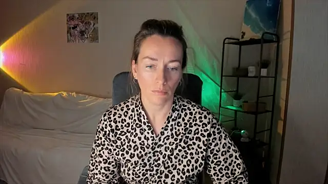 Snapshot of RebeccaMartinez chatting on 24, 10, 2025 RebeccaMartinez online show from 24, 10, 2025