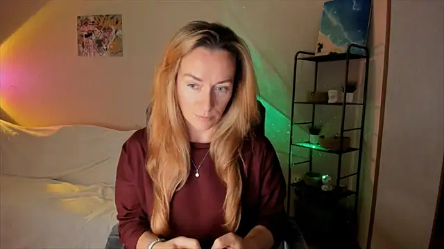 Snapshot of RebeccaMartinez chatting on 27, 10, 2025 RebeccaMartinez online show from 27, 10, 2025