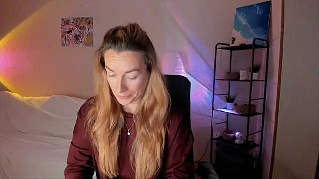 Snapshot of RebeccaMartinez chatting on 28, 10, 2025 RebeccaMartinez online show from 28, 10, 2025