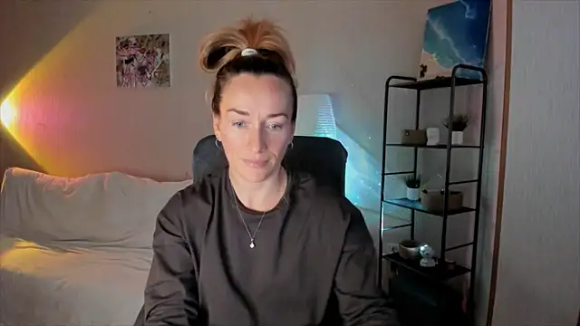 Snapshot of RebeccaMartinez chatting on 2, 11, 2025 RebeccaMartinez online show from 2, 11, 2025