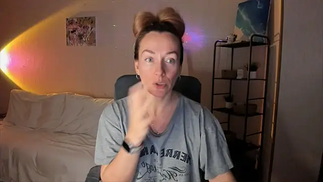 Snapshot of RebeccaMartinez chatting on 8, 11, 2025 RebeccaMartinez online show from 8, 11, 2025