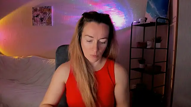 Snapshot of RebeccaMartinez chatting on 10, 11, 2025 RebeccaMartinez online show from 10, 11, 2025