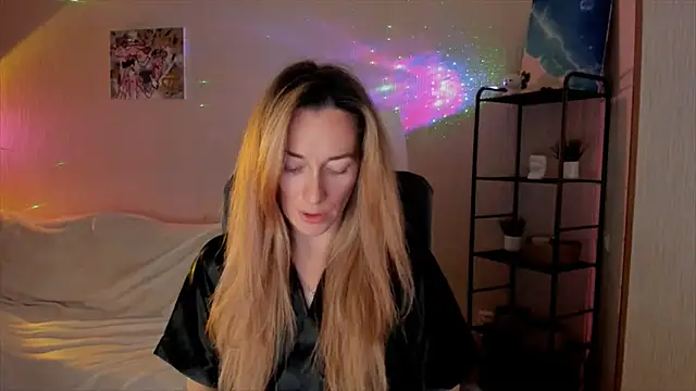 Snapshot of RebeccaMartinez chatting on 17, 11, 2025 RebeccaMartinez online show from 17, 11, 2025