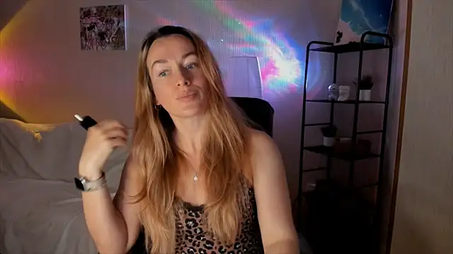 Snapshot of RebeccaMartinez chatting on 21, 11, 2025 RebeccaMartinez online show from 21, 11, 2025