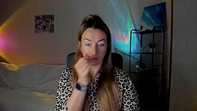 Snapshot of RebeccaMartinez chatting on 30, 11, 2025 RebeccaMartinez online show from 30, 11, 2025