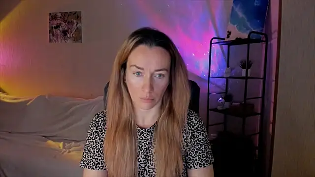 Snapshot of RebeccaMartinez chatting on 4, 12, 2025 RebeccaMartinez online show from 4, 12, 2025