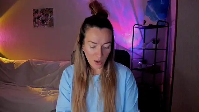 Snapshot of RebeccaMartinez chatting on 5, 12, 2025 RebeccaMartinez online show from 5, 12, 2025