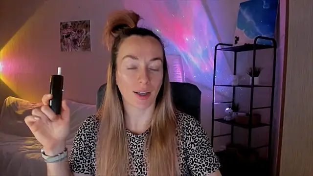 Snapshot of RebeccaMartinez chatting on 15, 12, 2025 RebeccaMartinez online show from 15, 12, 2025