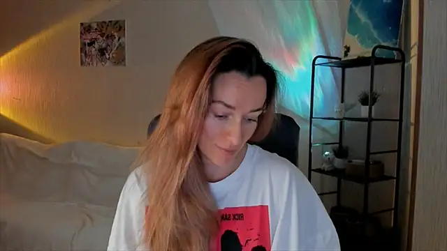 Snapshot of RebeccaMartinez chatting on 18, 12, 2025 RebeccaMartinez online show from 18, 12, 2025