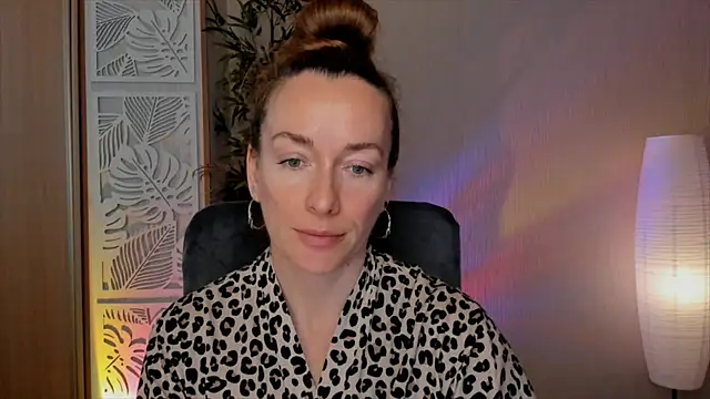 Snapshot of RebeccaMartinez chatting on 27, 4, 2026 RebeccaMartinez online show from 27, 4, 2026