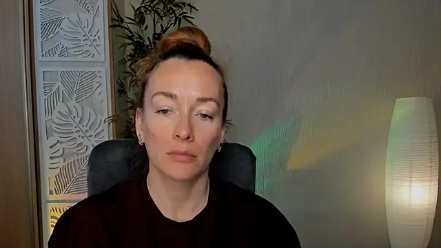 Snapshot of RebeccaMartinez chatting on 4, 5, 2026 RebeccaMartinez online show from 4, 5, 2026