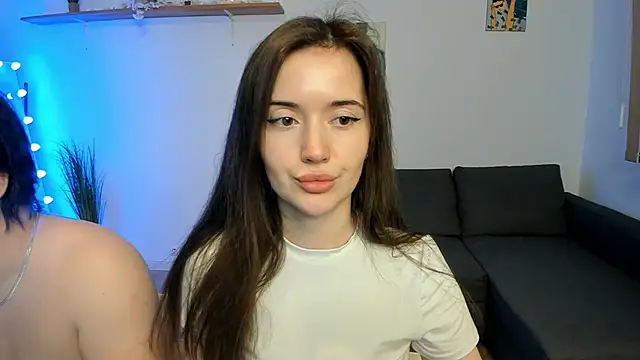 Snapshot of PollyFlame chatting on 18, 11, 2025 PollyFlame online show from 18, 11, 2025