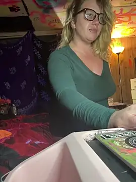 TrashleyRosebud online show from 25, 11, 2025