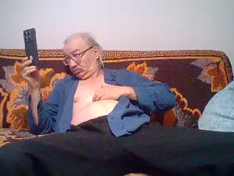 Snapshot of cumloverboyxx69 chatting on 4, 2, 2025 cumloverboyxx69 online show from 4, 2, 2025