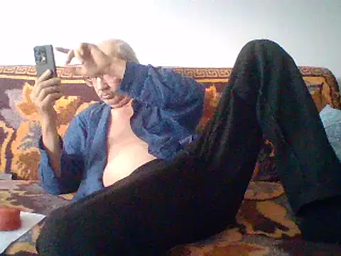 Snapshot of cumloverboyxx69 chatting on 8, 2, 2025 cumloverboyxx69 online show from 8, 2, 2025