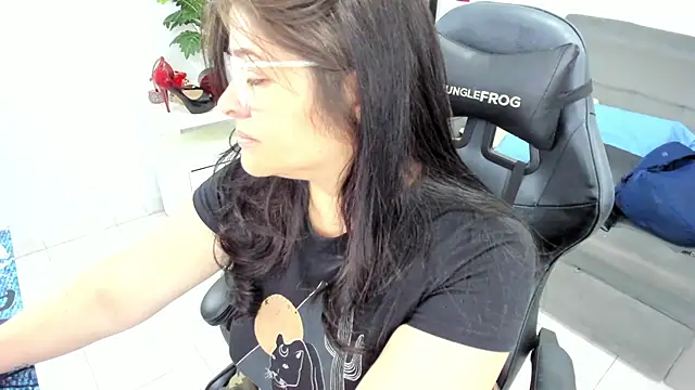 Snapshot of BellaFlaming chatting on 25, 2, 2025 BellaFlaming online show from 25, 2, 2025