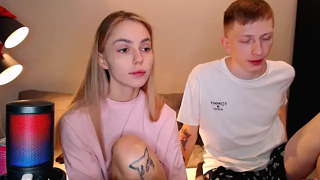 Snapshot of juliaanddima chatting on 20, 10, 2025 juliaanddima online show from 20, 10, 2025