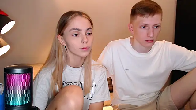 Snapshot of juliaanddima chatting on 22, 10, 2025 juliaanddima online show from 22, 10, 2025