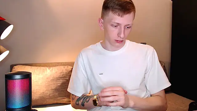 Snapshot of juliaanddima chatting on 23, 10, 2025 juliaanddima online show from 23, 10, 2025