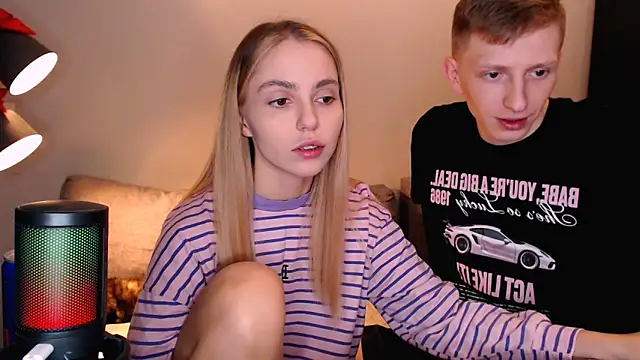 Snapshot of juliaanddima chatting on 26, 10, 2025 juliaanddima online show from 26, 10, 2025