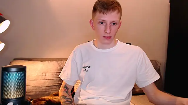 Snapshot of juliaanddima chatting on 28, 10, 2025 juliaanddima online show from 28, 10, 2025