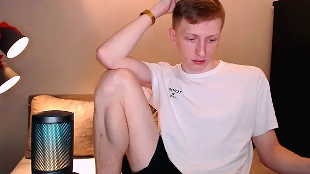 Snapshot of juliaanddima chatting on 3, 11, 2025 juliaanddima online show from 3, 11, 2025