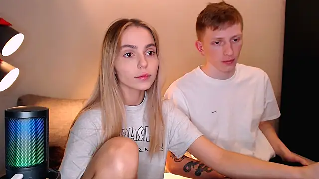 Snapshot of juliaanddima chatting on 10, 11, 2025 juliaanddima online show from 10, 11, 2025