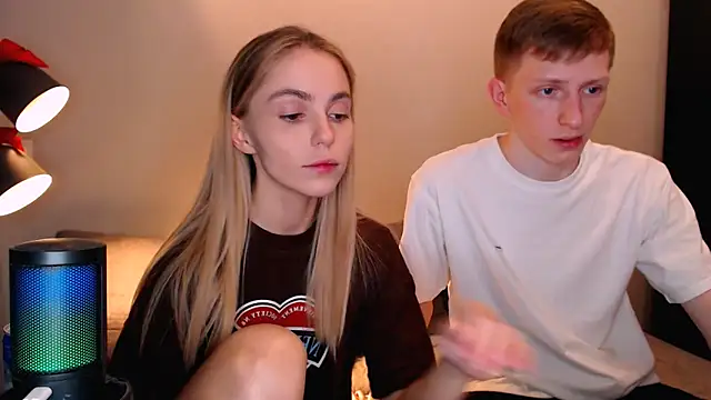 Snapshot of juliaanddima chatting on 11, 11, 2025 juliaanddima online show from 11, 11, 2025