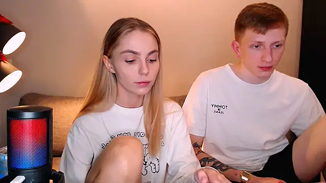 Snapshot of juliaanddima chatting on 13, 11, 2025 juliaanddima online show from 13, 11, 2025