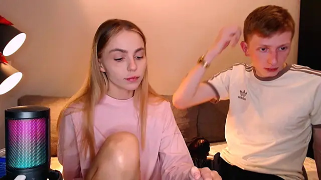 Snapshot of juliaanddima chatting on 14, 11, 2025 juliaanddima online show from 14, 11, 2025