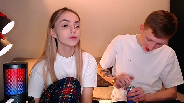 Snapshot of juliaanddima chatting on 15, 11, 2025 juliaanddima online show from 15, 11, 2025