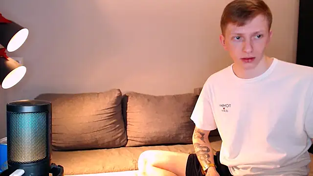 Snapshot of juliaanddima chatting on 24, 11, 2025 juliaanddima online show from 24, 11, 2025