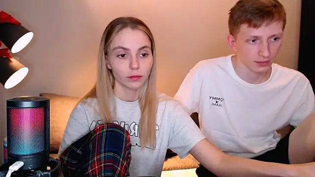 Snapshot of juliaanddima chatting on 27, 11, 2025 juliaanddima online show from 27, 11, 2025