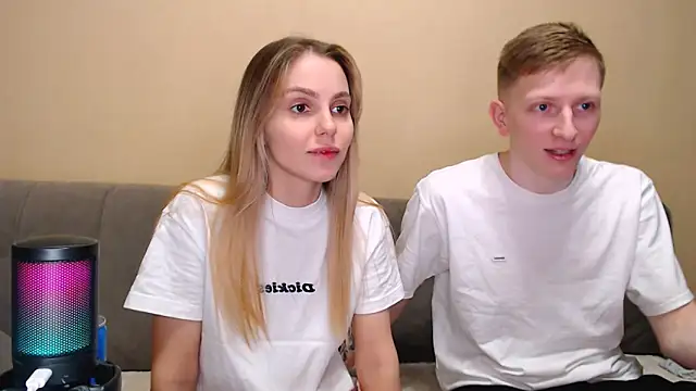 juliaanddima online show from 4, 3, 2026