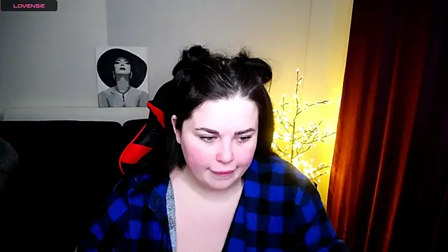 Emily Mo online show from 1, 2, 2025