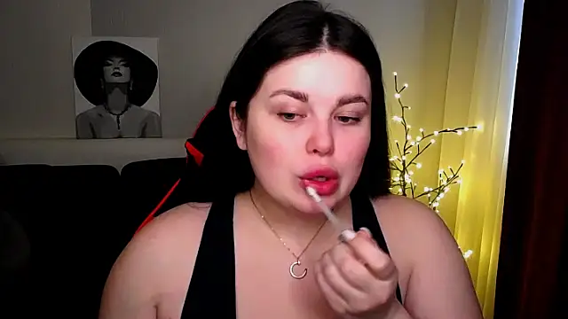 Emily Mo online show from 19, 2, 2025