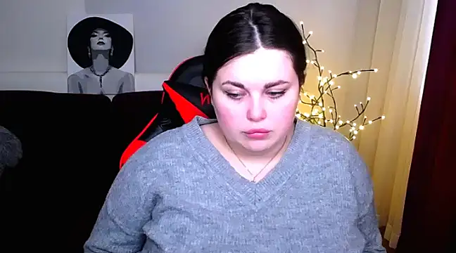 Emily Mo online show from 1, 3, 2025