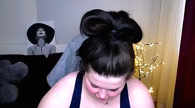 Emily Mo online show from 2, 3, 2025