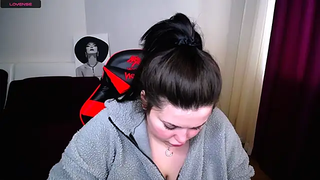 Emily Mo online show from 5, 3, 2025