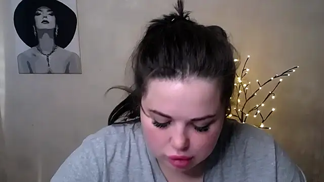 Emily Mo online show from 22, 9, 2025