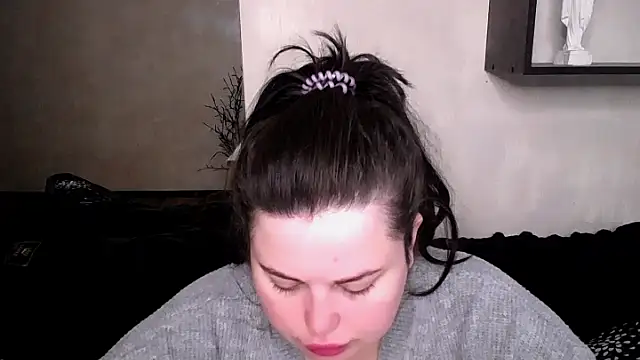 Emily Mo online show from 8, 10, 2025