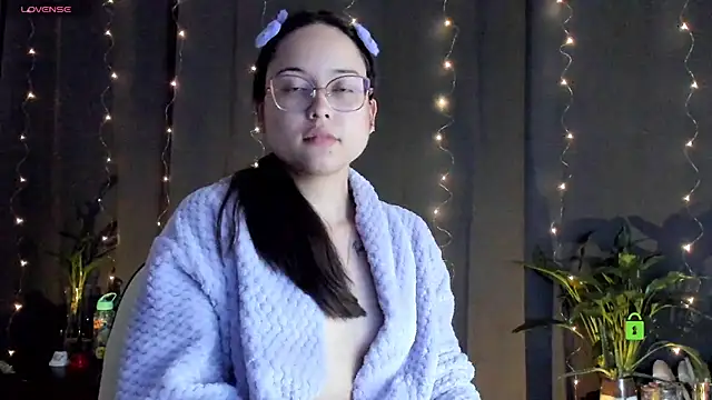 Snapshot of shantalc3rezo chatting on 17, 2, 2025 shantalc3rezo online show from 17, 2, 2025