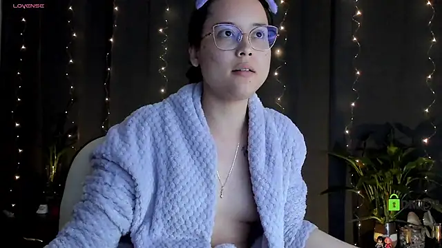 Snapshot of shantalc3rezo chatting on 17, 2, 2025 shantalc3rezo online show from 17, 2, 2025