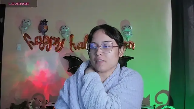 Snapshot of shantalc3rezo chatting on 21, 10, 2025 shantalc3rezo online show from 21, 10, 2025